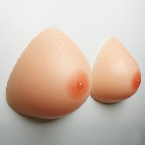 Faux seins silicone, forme triangle
