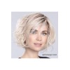 Perruque courte dégradée et effilée, une coiffure tendance 