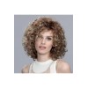 Perruque bouclée, une coiffure glamour et somptueuse