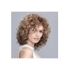 Perruque bouclée, une coiffure glamour et somptueuse