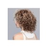 Perruque bouclée, une coiffure glamour et somptueuse