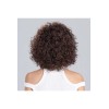 Perruque frisée, un look tendance de star
