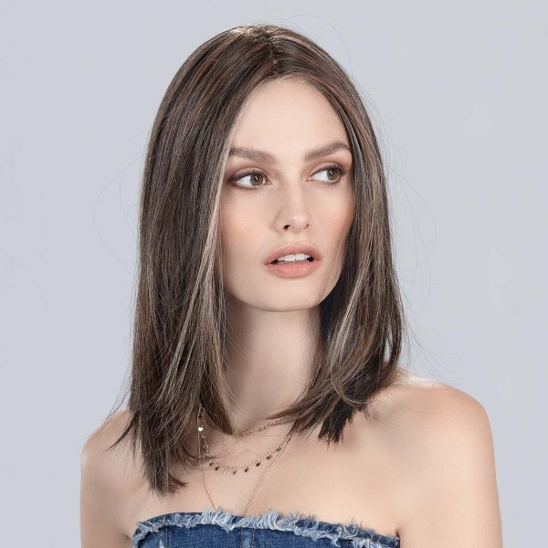 Perruque longue, une coiffure de séduction