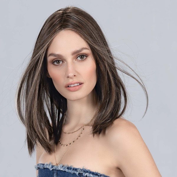 Perruque longue, une coiffure de séduction