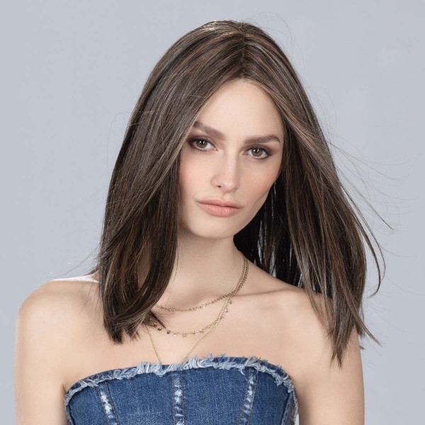 Perruque longue, une coiffure de séduction