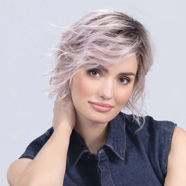 Perruque "Cookie Mono Part", une coiffure audacieuse et moderne