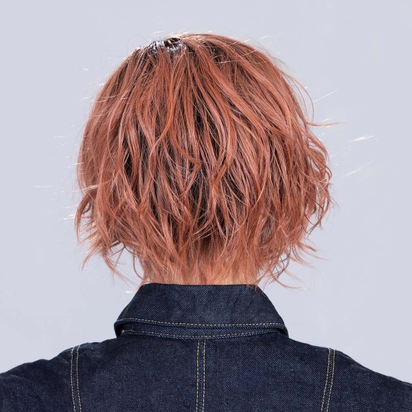 Perruque "Cookie Mono Part", une coiffure audacieuse et moderne