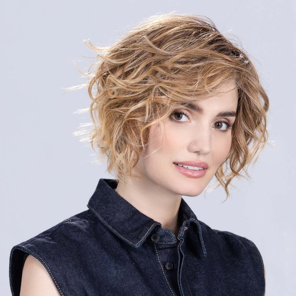Perruque "Cookie Mono Part", une coiffure audacieuse et moderne