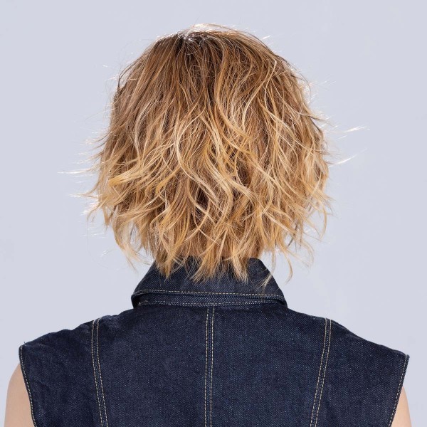 Perruque "Cookie Mono Part", une coiffure audacieuse et moderne