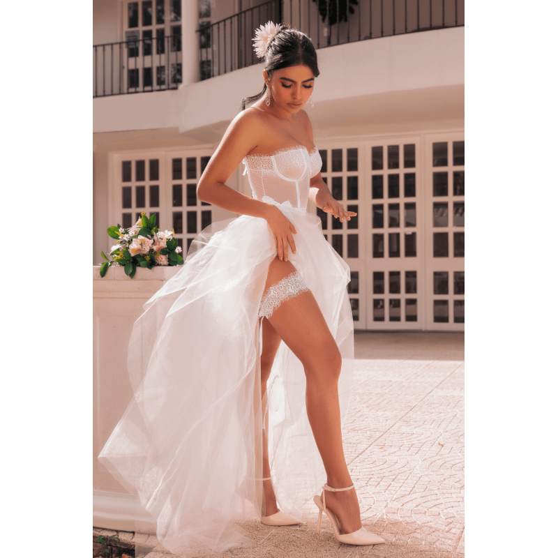 Ensemble 4 pièces blanc, bustier, string et 2 jarretières 