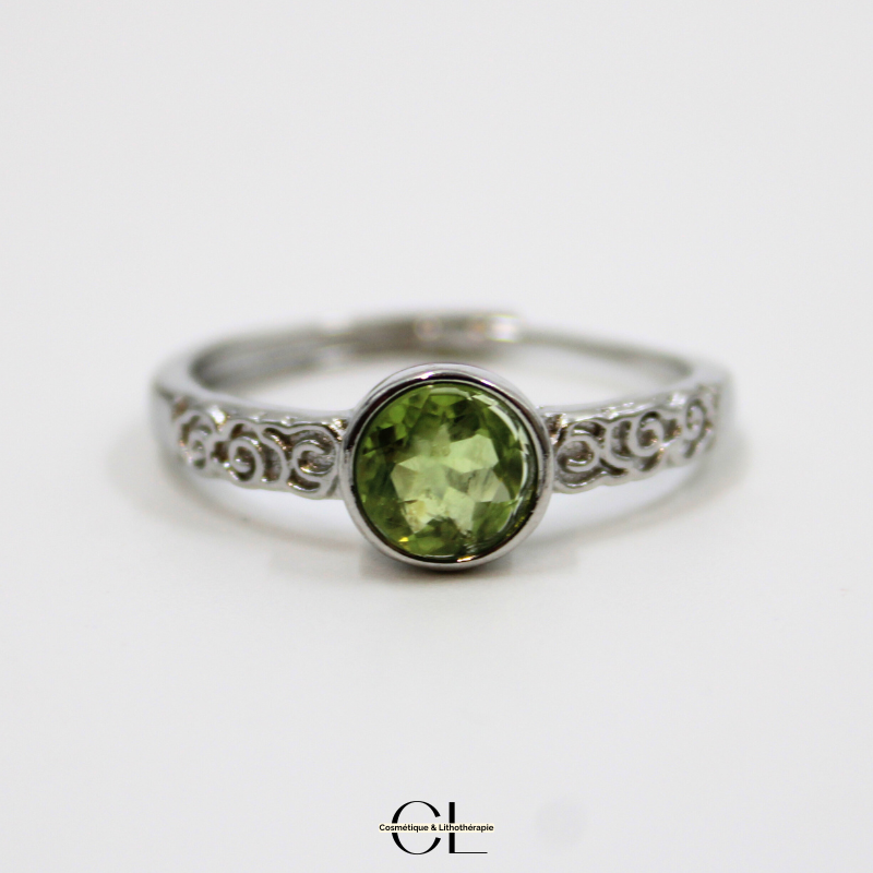 Bague en cuivre blanc ajustable facetté Péridot AA Lithothérapie