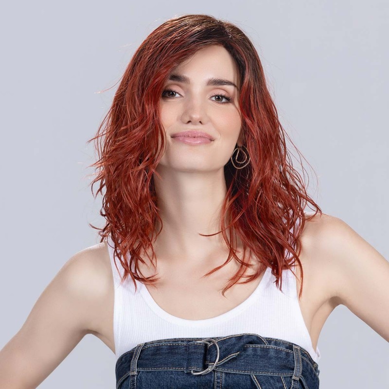 Perruque dégradée mi- longue, une coiffure tendance
