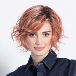 Perruque "Cookie Mono Part", une coiffure audacieuse et moderne