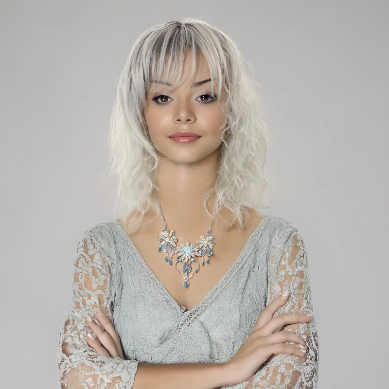 Perruque Mi-Longue Ondulée Gris Méché avec Frange – Racines Foncées